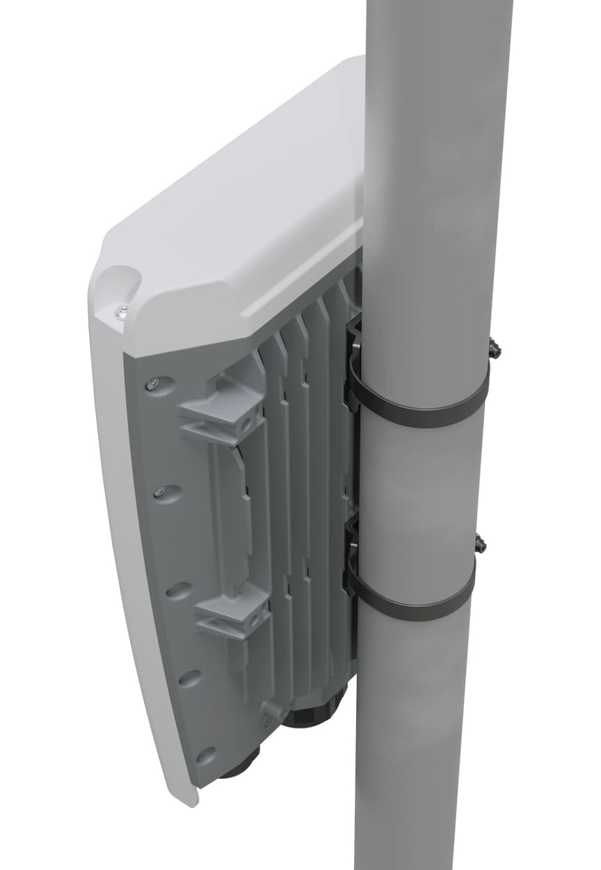 MikroTik CRS504-4XQ-OUT IP66 dış ortam 100 G switch 4× 100G QSFP28, breakout 16× 25G Omurga Switch